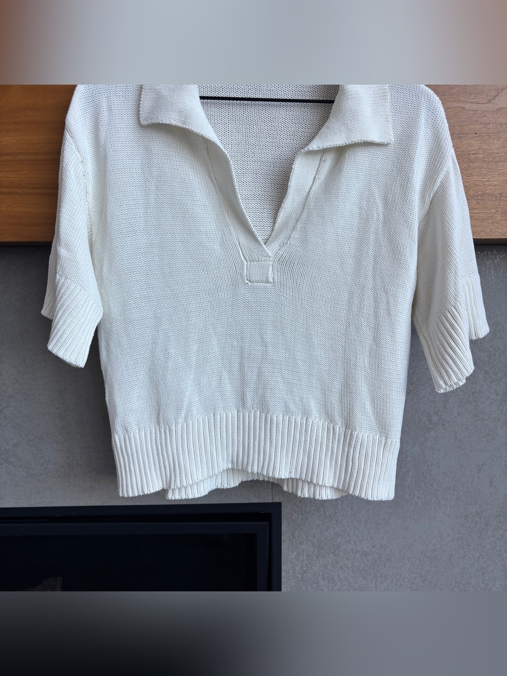 Roller Rabbit Short-Sleeve Collared V-Neck Ribbed Sweater, Size XS - Picture 3 of 9